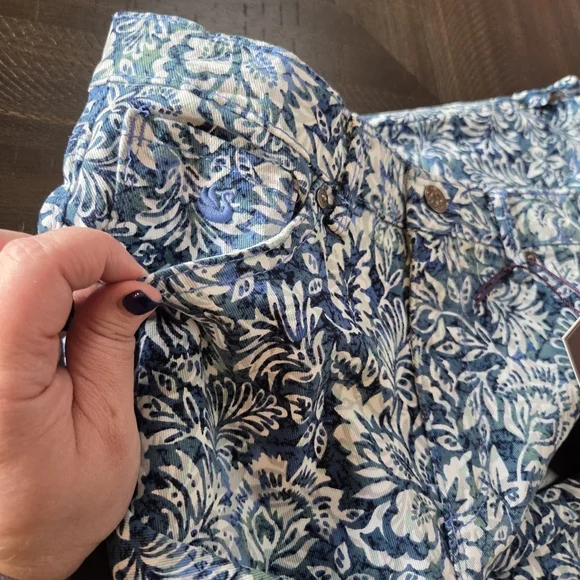 Capri Jeans Blue & White Floral Print - NWT Size 10 - Picture 9 of 10